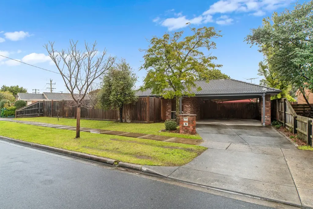 Cranbourne 3房 双客厅经典住宅，带超棒棚屋！ Two-Lounge Classic with an Amazing Shed!