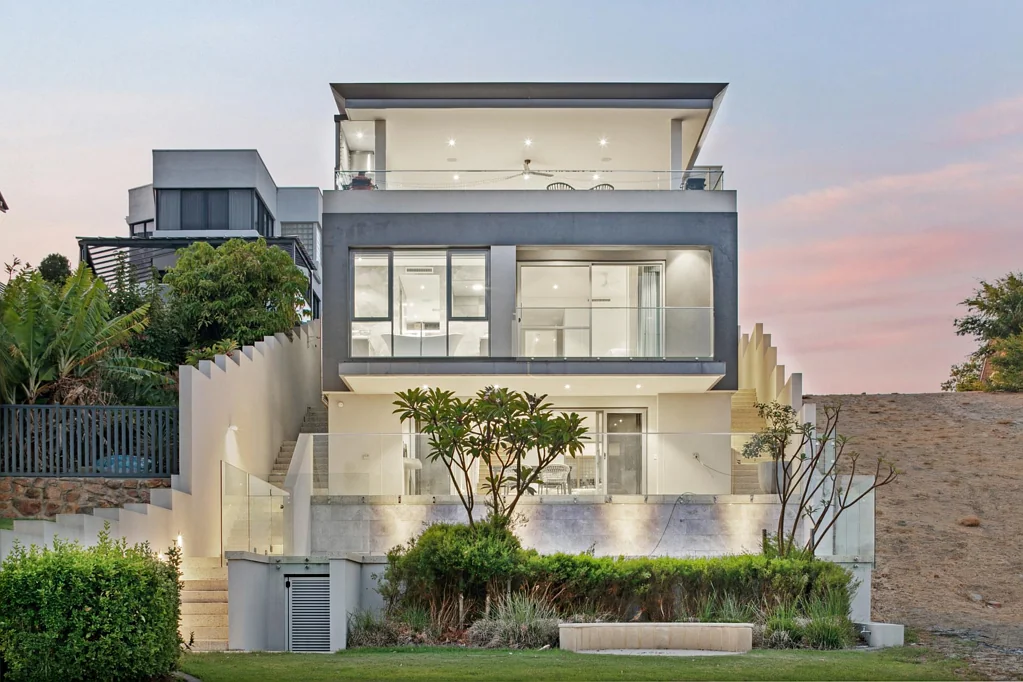 Maylands 4Kwarto RIVERSIDE RESPLENDENCE
