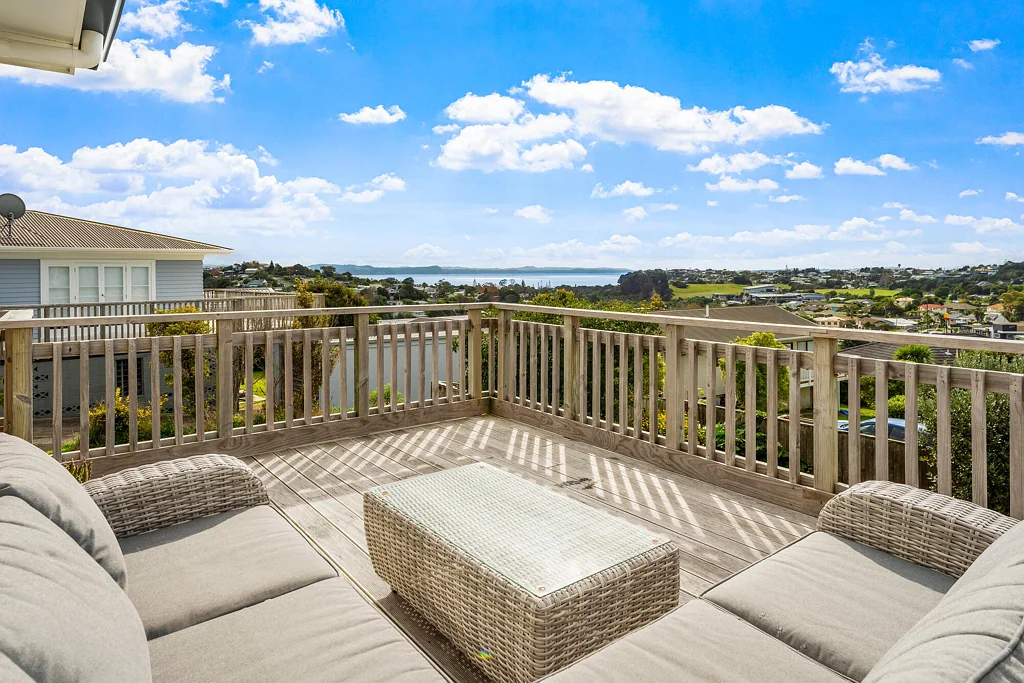 Stanmore Bay 3房  Sea Views, Sunshine & Room to Grow