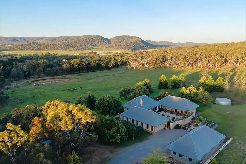 Goulburn 4房  BELOWRA - A Rare Architect-Designed Country Retreat on Five Private Acres