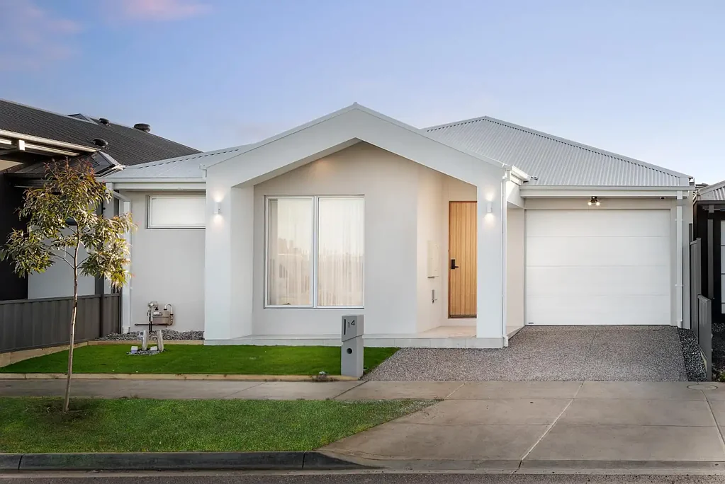 Mickleham 4房 现代生活与轻松舒适的完美结合 Modern Living Meets Effortless Comfort