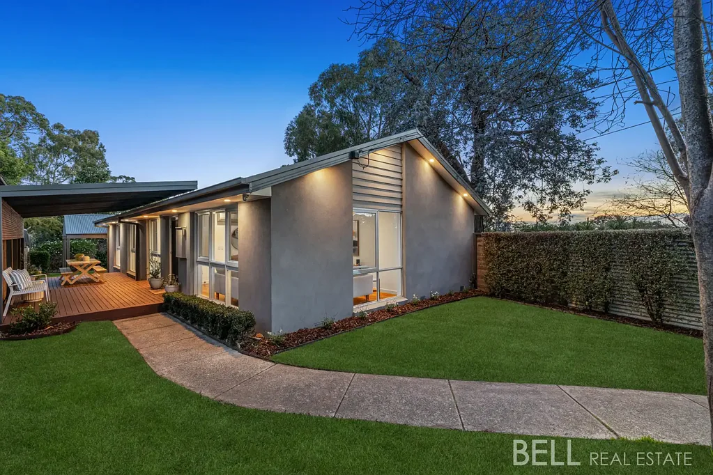 Bayswater North 4房 Canterbury Gardens社区 私密庭院草坪 四卧硬木地板 主卧步入衣帽间 现代厨房早餐吧 开放式起居空间 管道供暖空调 Fresh, Light & Ready for Real Life in the Canterbury Gardens Estate