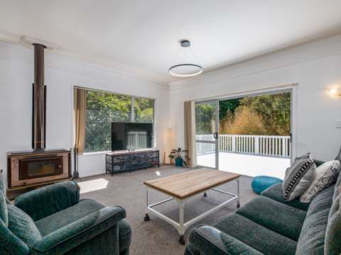 Titirangi 3部屋 Overseas Move Locked In - Your Opportunity Awaits