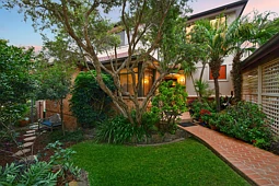 6 Wonoona Parade East, Oatley