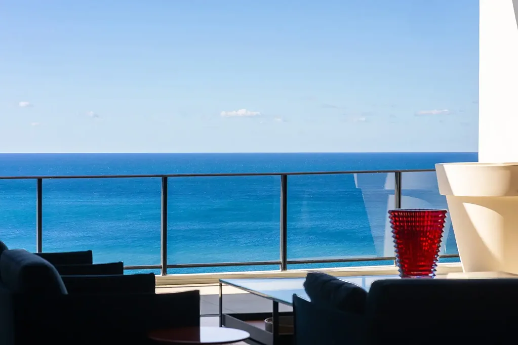 Broadbeach 5房  Landmark Luxury Penthouse: Two Lavish Levels, Encircled by 360° Views