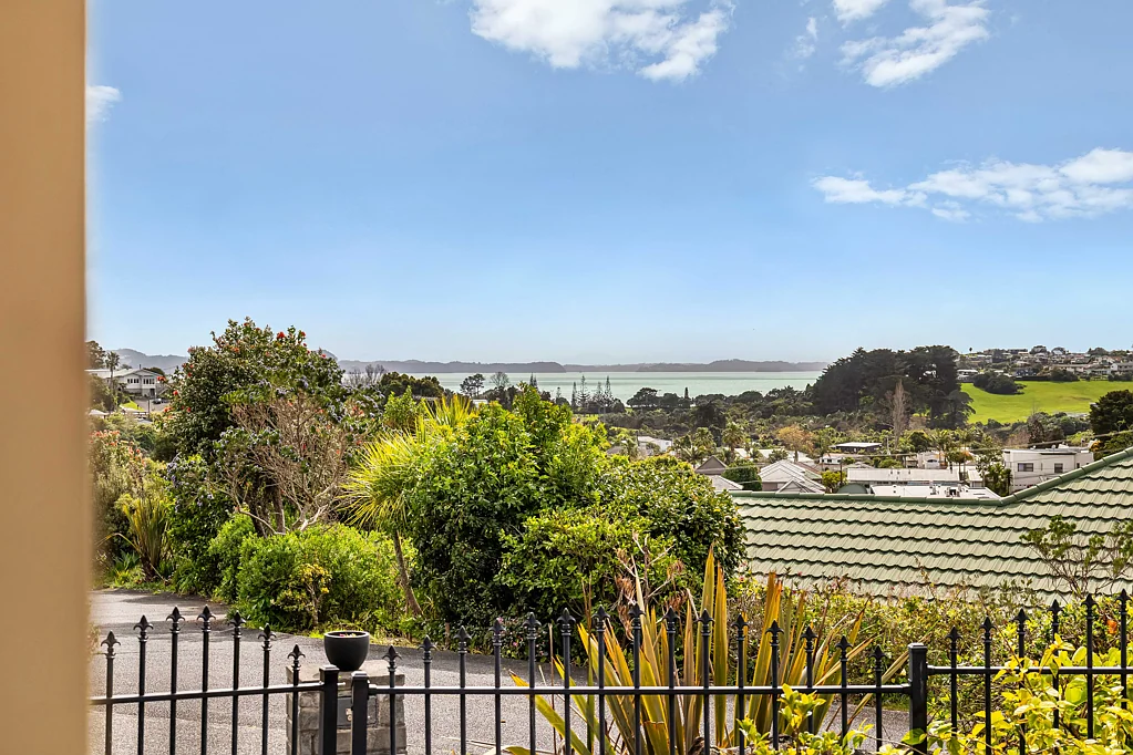 Stanmore Bay 2房  Sunny, Sea Views & Single-Level Ease