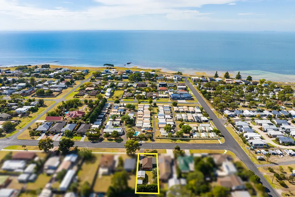 Portarlington 3Kwarto Coastal Charm & Endless Potential – 500m to the Beach