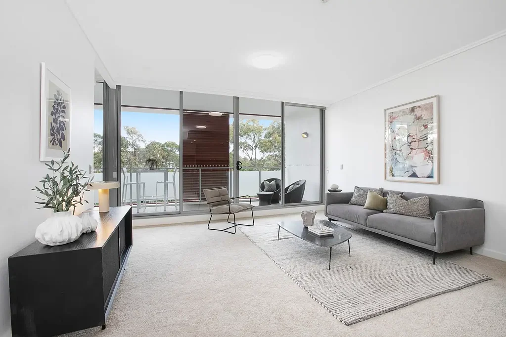 Newington 1 Bedroom Freshly Updated & Beautifully Presented 1 Bedroom + Study in Eko
