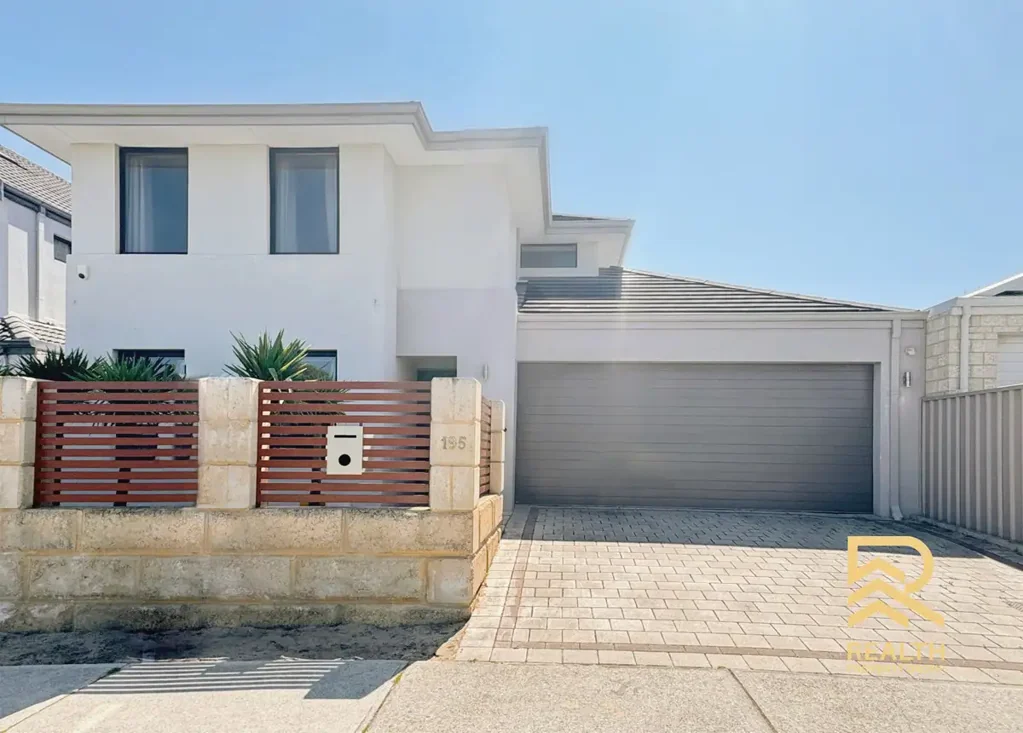 IMMACULATE SPACIOUS MODERN ALL IN ONE STRATEGIC LOCALE!
