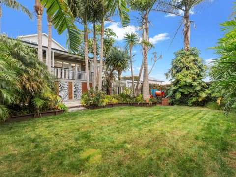 Mount Eden 4房 加州风情梦幻住宅，878㎡大地+热带花园，Waitakere山脉美景尽收眼底！ Tropical Oasis in Mt Eden - Space Abounds