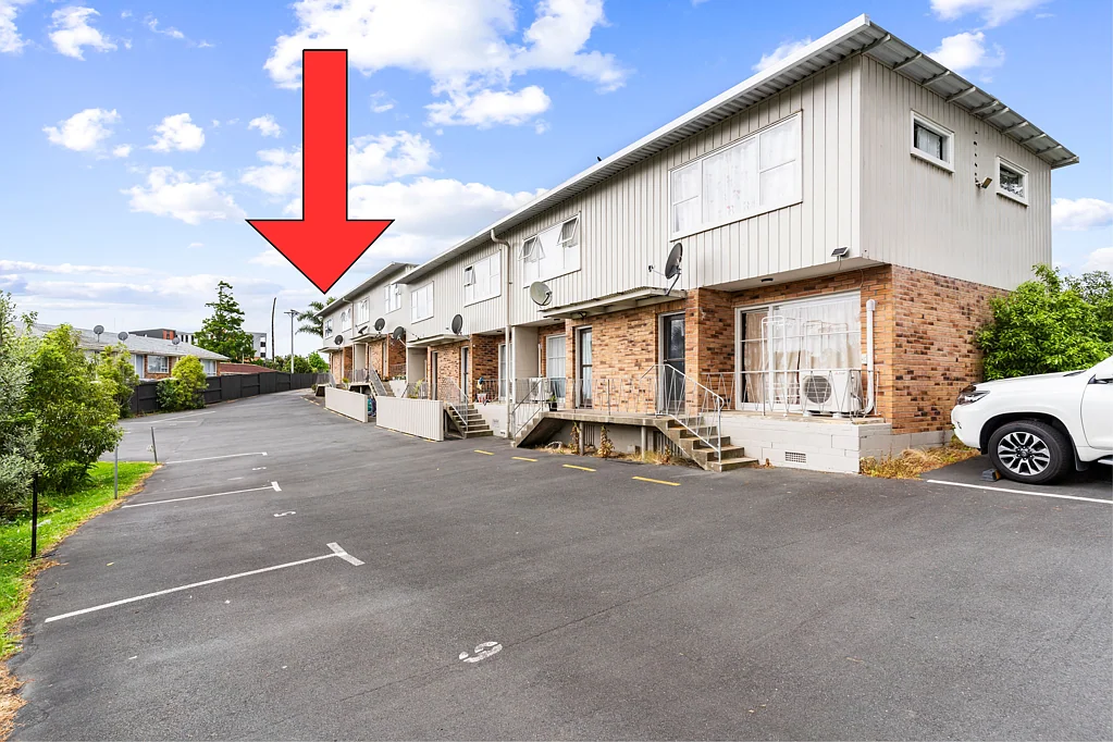 Peaceful 2 bed end unit private 2 carparks