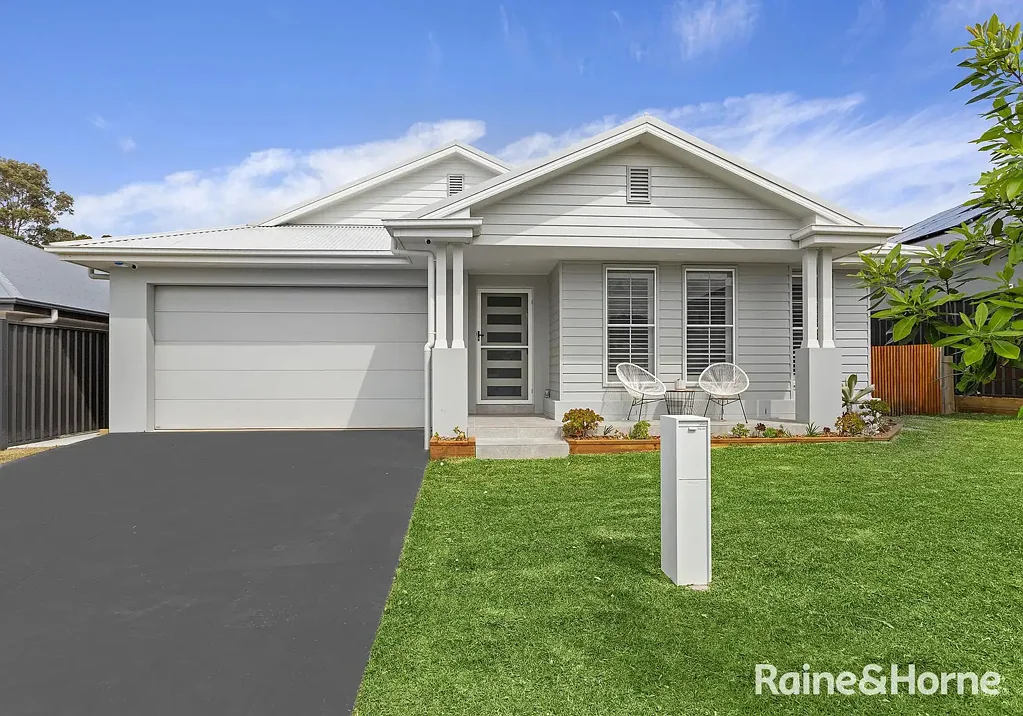 8 Catalina Place, Badagarang, NSW 2540