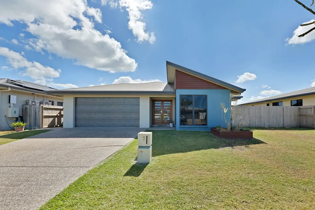 Bakers Creek 3침실 Modern Living with Space, Style & Convenience