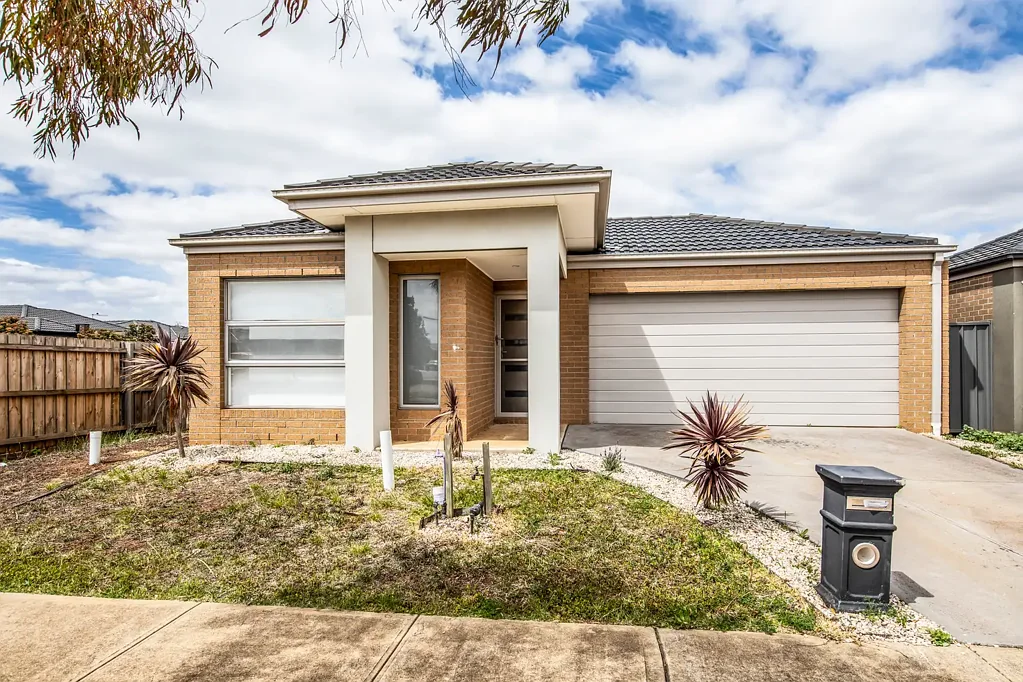 Sleek Style Meets Space: Contemporary Four-Bedroom Home in Highly Sought-After Weir Views