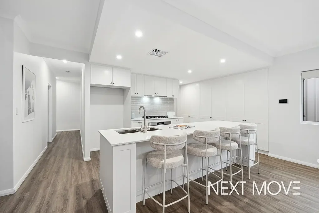 Dawesville 3ਬੈੱਡਰੂਮ Why wait and build !
New Hamptons-Inspired, Green Title, spacious home - 
Just a hop skip and a jump to the beach and golf course