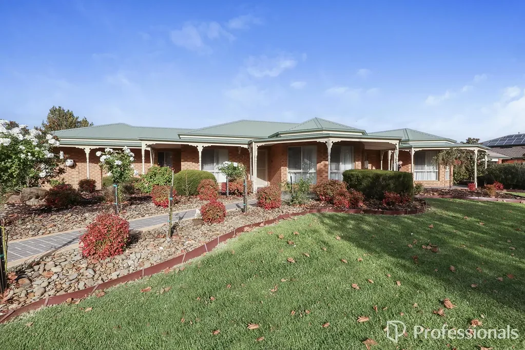 Hillside 4Zimmer Refined Living in the Prestigious Regency Estate
