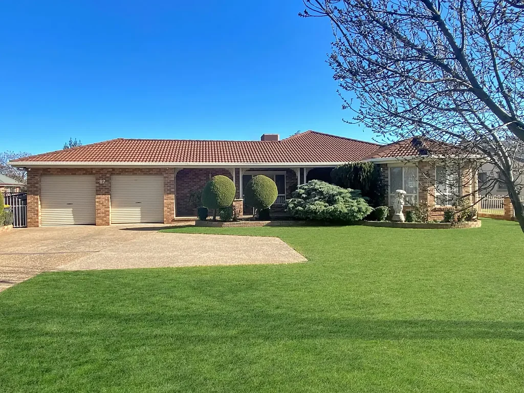 87 Thornhill Street, Young, NSW 2594