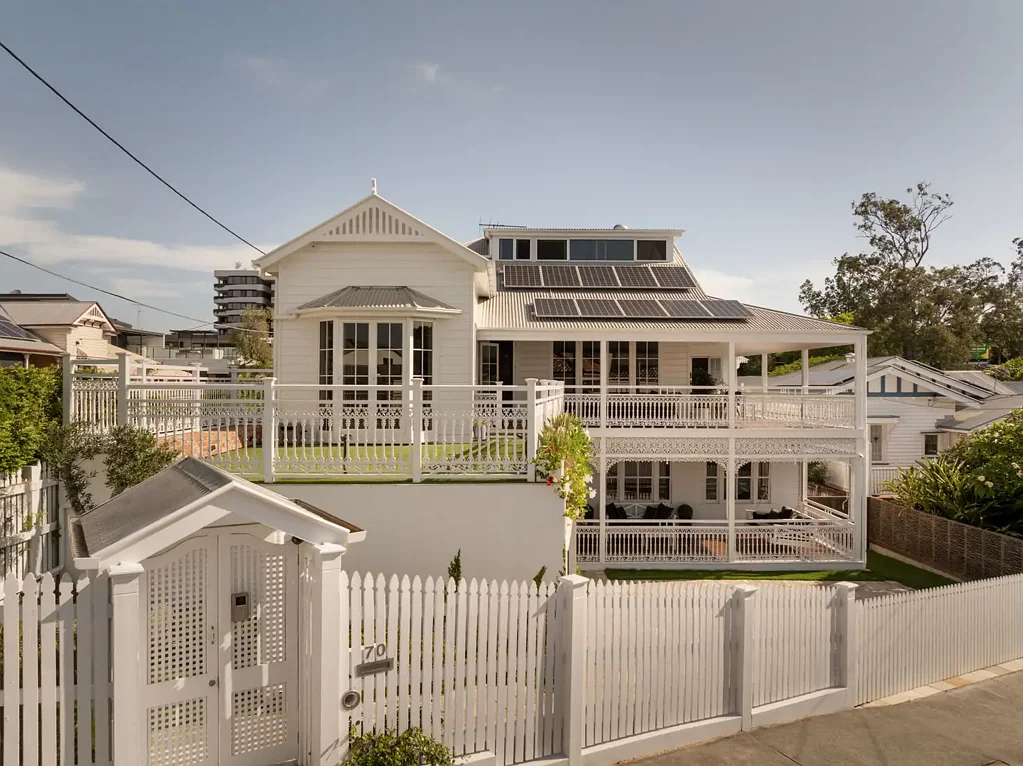 East Brisbane 5 Slaapkamer 'Bara Pind' - A Grand c.1925 Family Estate with River, City and Parkland Views