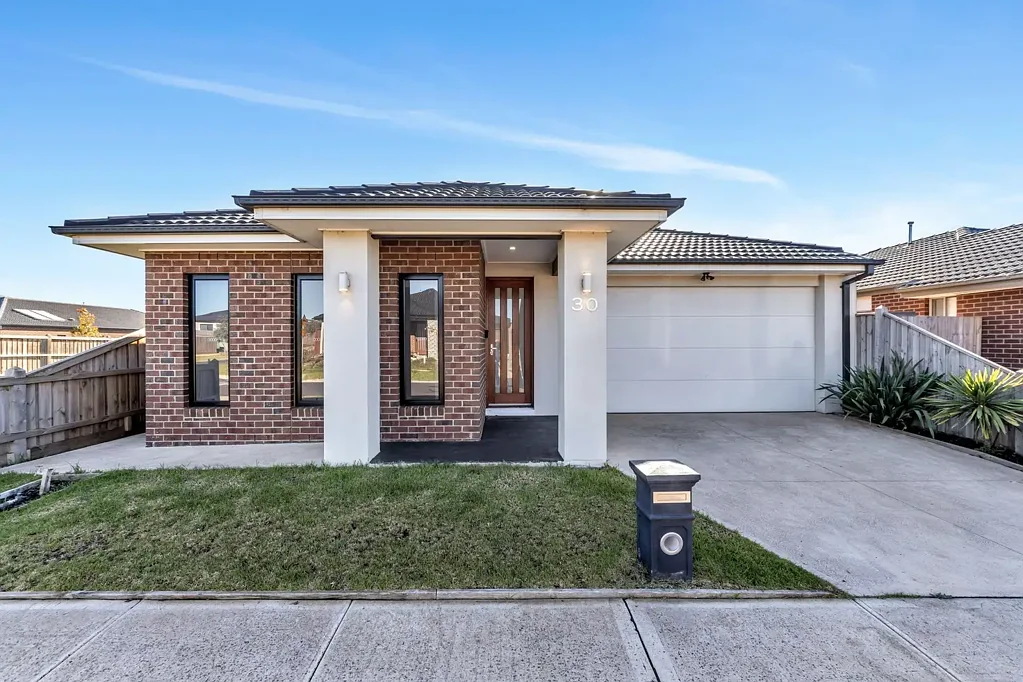 Welcome to Serenity Estate: Bold. Breezy. Move-In Easy!