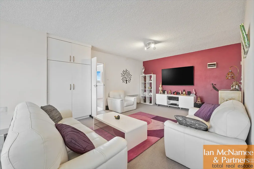 17/11 Mckeahnie Street, Queanbeyan, NSW 2620