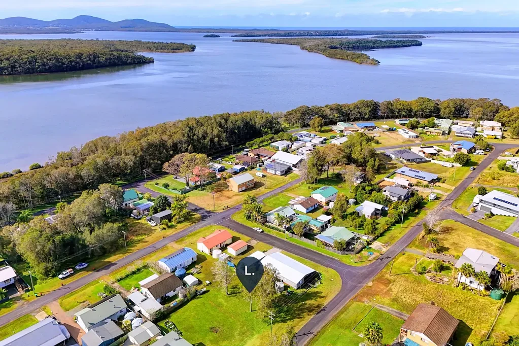 Coomba Park Coastal Living Starts Here - Just 250m to Wallis Lake!