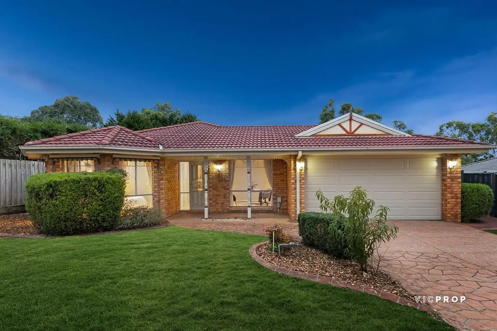 Berwick 5 Bedroom Spacious Four-Bedroom Family Home on 742sqm