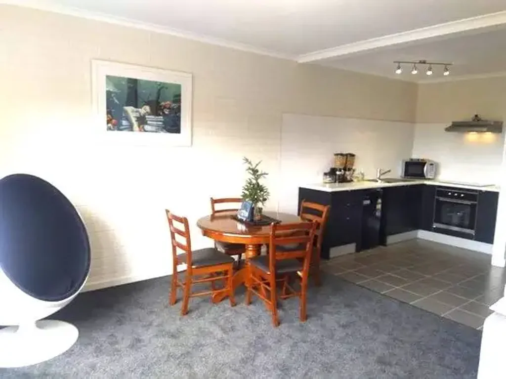 Sandy Bay 1chambre Central, modern, and convenient flat - with undercover parking
