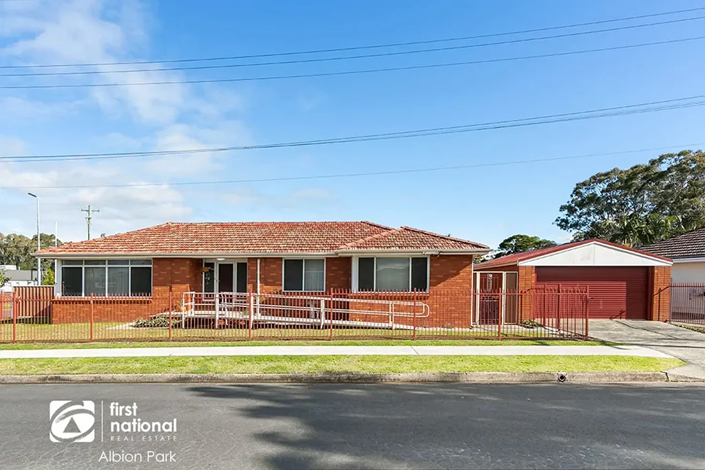 Dapto 3Habitaciones Outstanding Brick Home With Sparkling Pool
