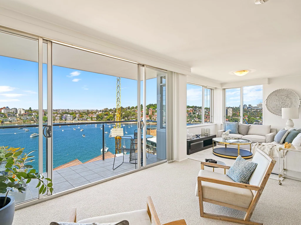 "Norfolk House" - Elegant Sub-Penthouse with Mesmerizing Panoramic Harbour Views