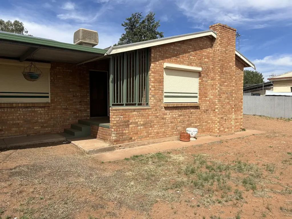 Port Augusta 3Kwarto Solid Double-Brick Home with Great Outdoor Living and Dual Driveways