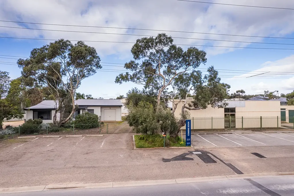 Murray Bridge 4部屋 Local Landmark - Home And Land, Enormous Commercial Shedding