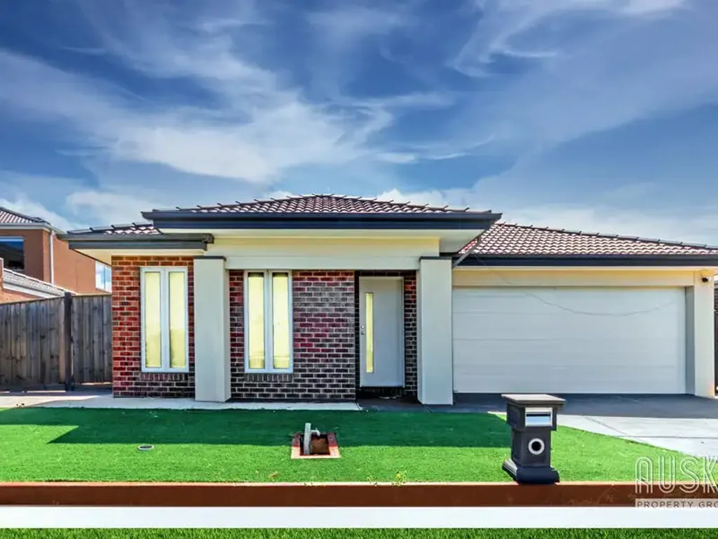 Your Furnished Family Retreat in Vibrant Saltwater Estate