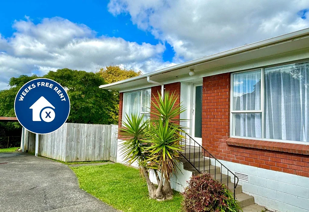 ONE WEEK RENT FREE 2-Bedroom Unit in Half Moon...