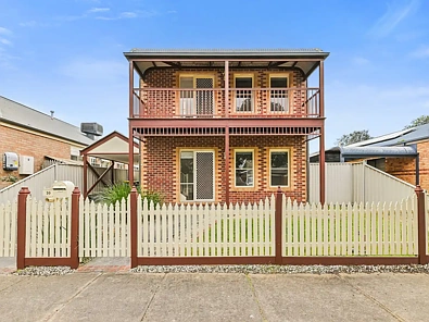Pakenham 3房 Lakeside 精英地段 – 完美的首次置业或投资机会 Elite Lakeside Location - The Perfect First Home or Investment