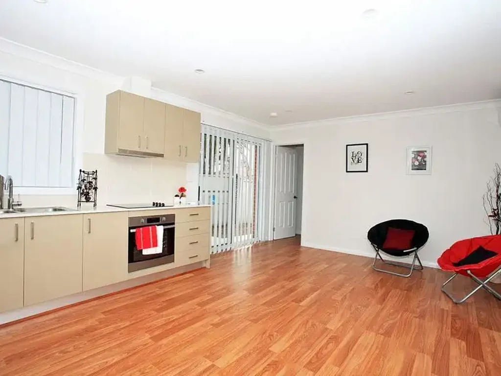 NEAR NEW 2 BEDROOM FLAT