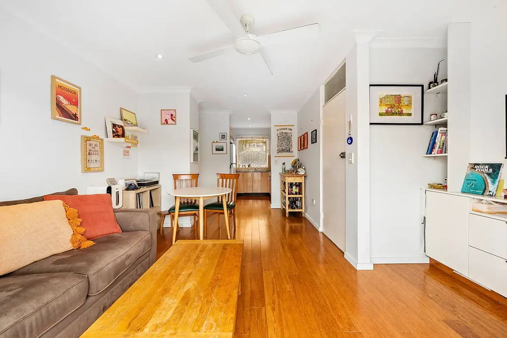 Collaroy 2 Bedroom Light-Filled Beachside Apartment, just a Short Stroll to Collaroy Beach