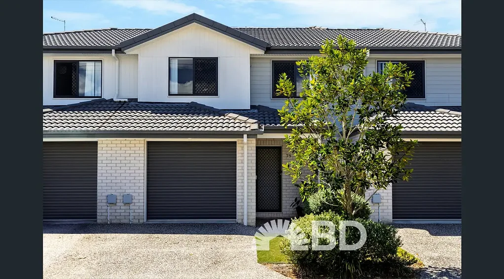 Room for Rent - Modern Townhouse Living near Airport & Beach