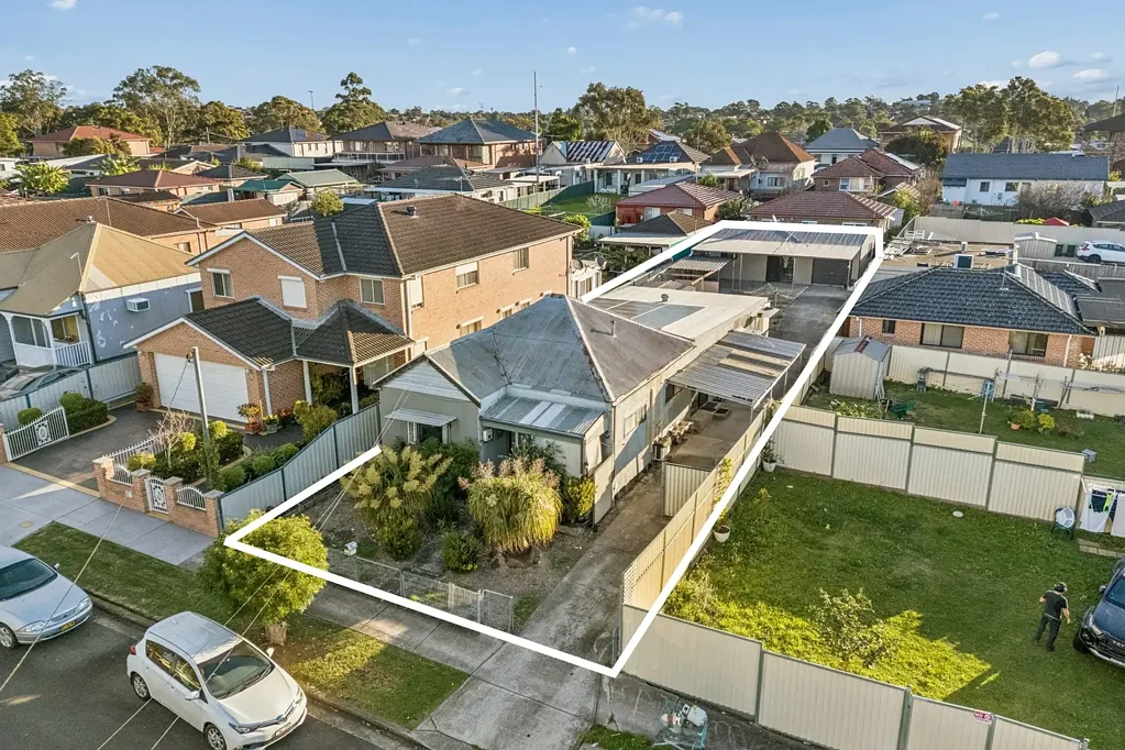 Lidcombe 4房 600平米宽地块 宁静绿树成荫 街道无地役权 潜力翻新扩建 步行车站购物 Rare Easement-free 600.7sqm Parcel Opportunity | Renovate, Rebuild or Add a Granny Flat (STCA)