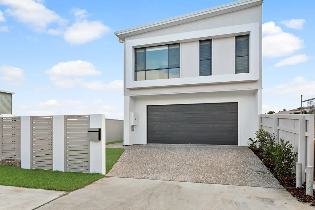 Brand New Designer Home with Panoramic Outlook