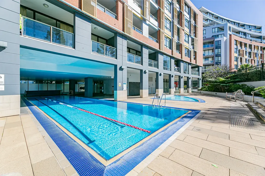 Wolli Creek 2房 装修精美公寓 优越dress circle 两卧套内浴 宽敞起居阳台 现代石台新厨 全新地板洗衣 中央空调对讲 安全双车储物 健身泳池近享 Position & Prestige