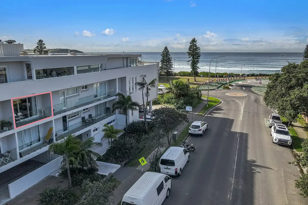 Dee Why 1房 海滨瑰宝 优越位置 阳光阳台 海景视野 全瓷砖浴室 低维护生活 共享洗衣 Beachside Studio with Ocean Views, only footsteps to Dee Why Beach!!