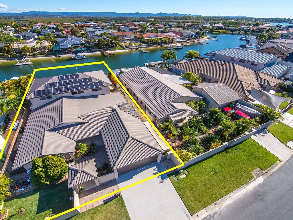 Paradise Point 5房  Come home to waterfront living in an exclusive locale