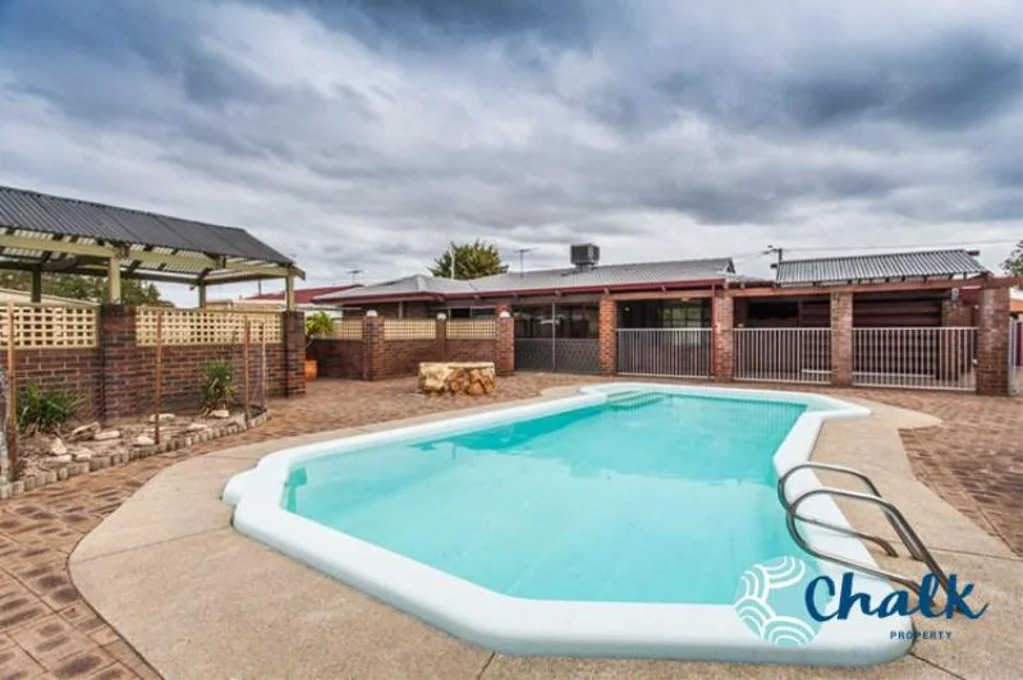 OPEN PLAN LIVING WITH POOL AND SIDE ACCESS!