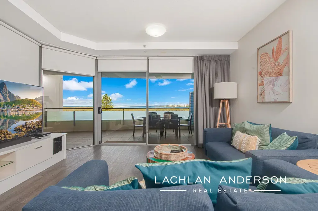 UNPARALLELED LUXURY, CONVENIENCE & VIEWS