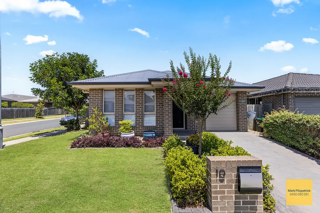10 Clowes Street, Elderslie, NSW 2570