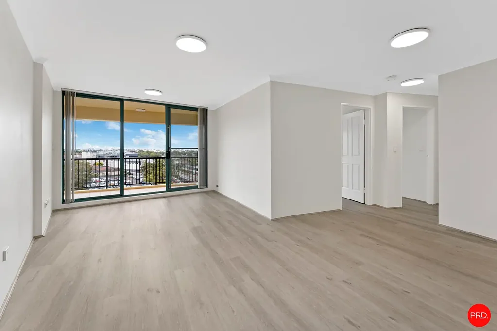 MODERN THREE BEDROOM UNIT IN A GREAT LOCATION!!