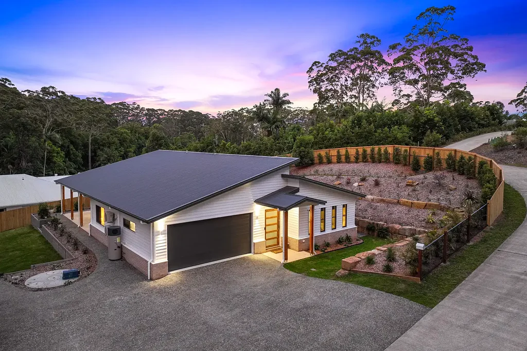 Mapleton 4Moenga Mapleton Magic: Modern Elegance on 4092m2