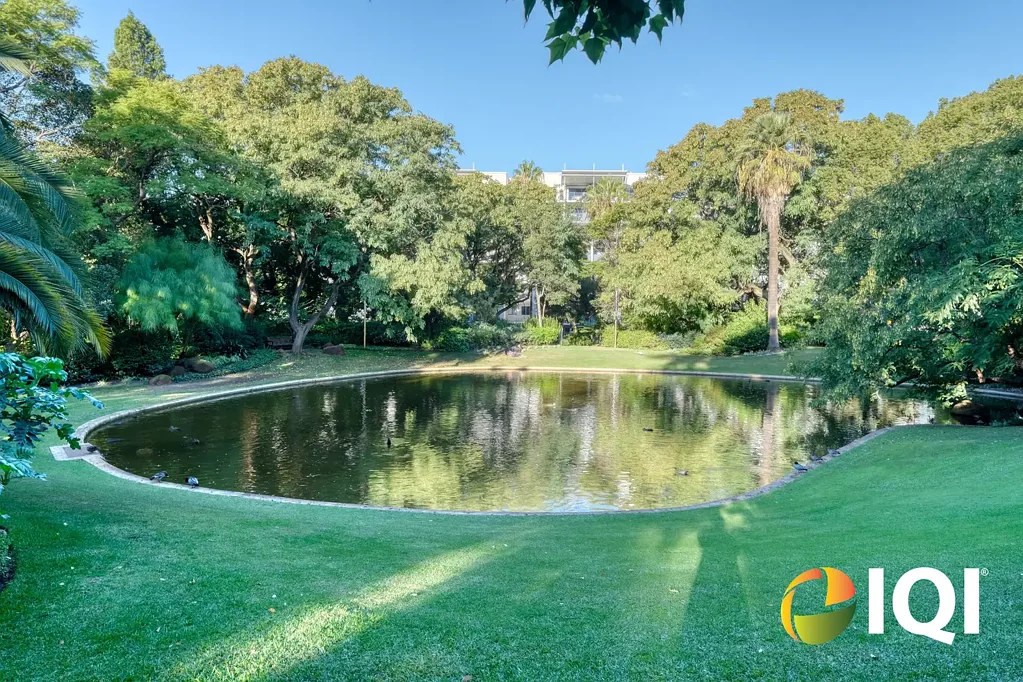 West Perth 2房  City West Station at Your Doorstep, 2-Bed Apartment – Live In or Invest