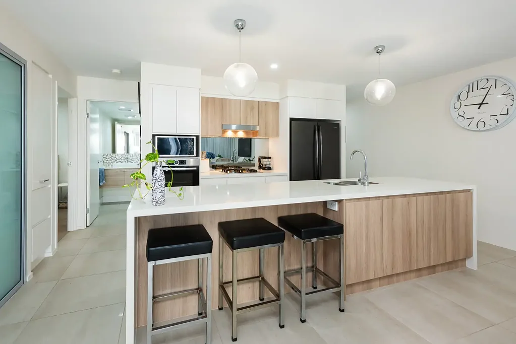 Hope Island 3 Bedroom Waterfront Elegance with Space, Style & Serenity
