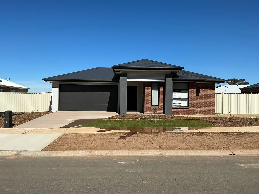 Brand New, Large 4 bedroom, 4 bathroom home